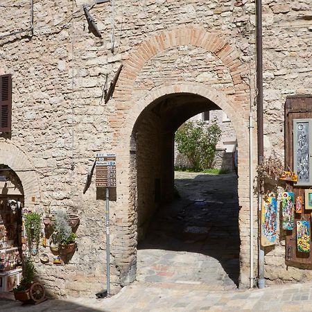 Il Cortile Di San Rufino Apartment Assisi Bagian luar foto
