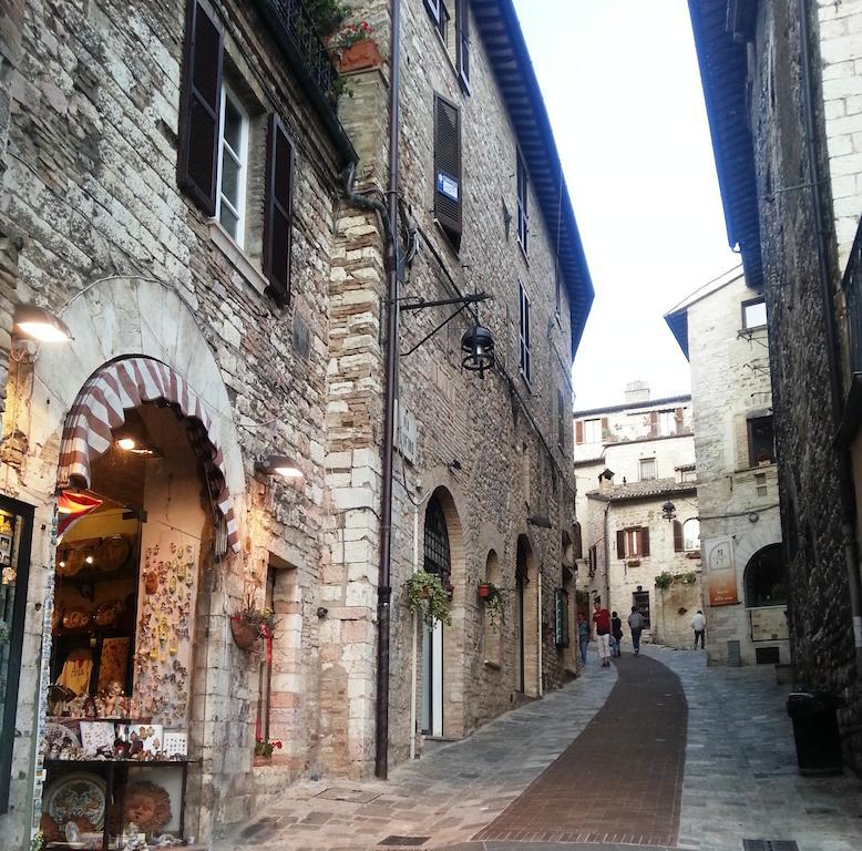 Il Cortile Di San Rufino Apartment Assisi Ruang foto